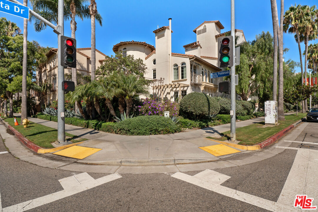 5935 Playa Vista Dr Unit: 113