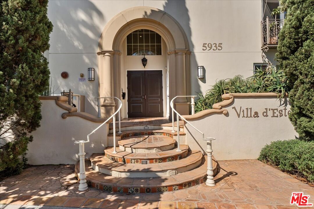 5935 Playa Vista Dr Unit: 113