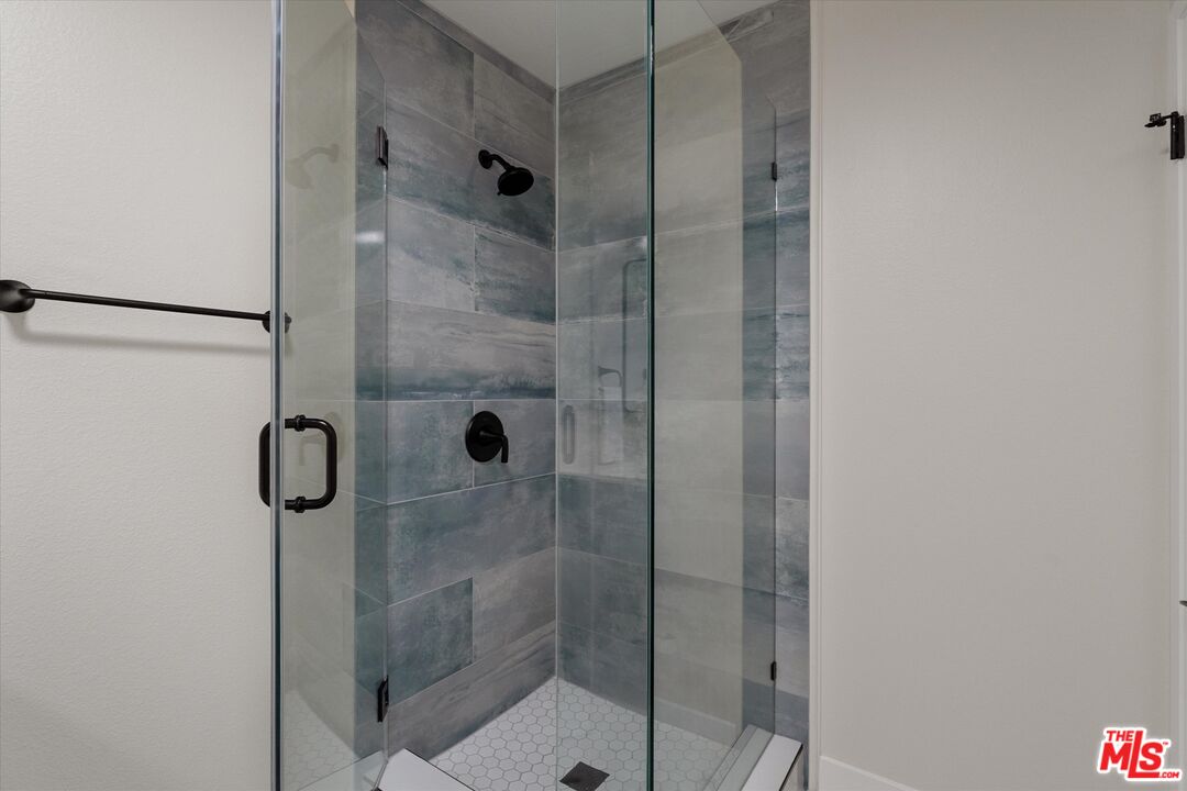 1807 10th St Unit: 4