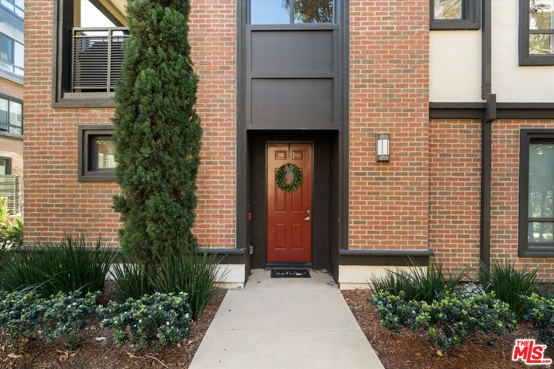 12883 Runway Rd Unit: 1