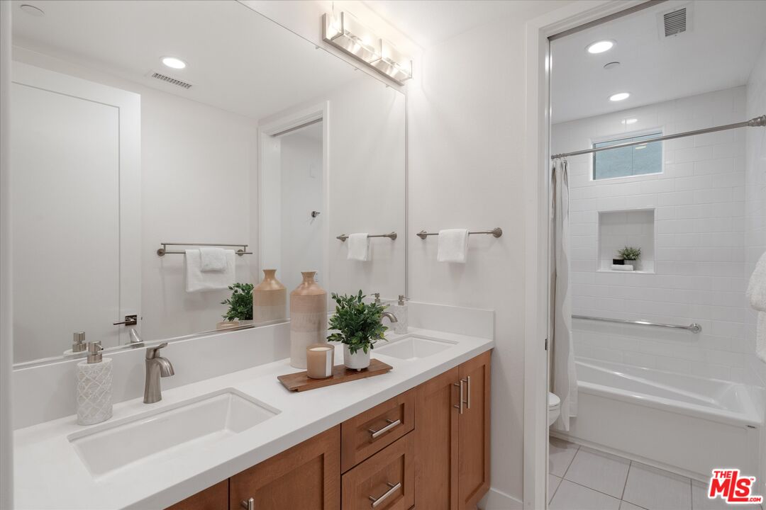 5850 Mcconnell Ave Unit: 1