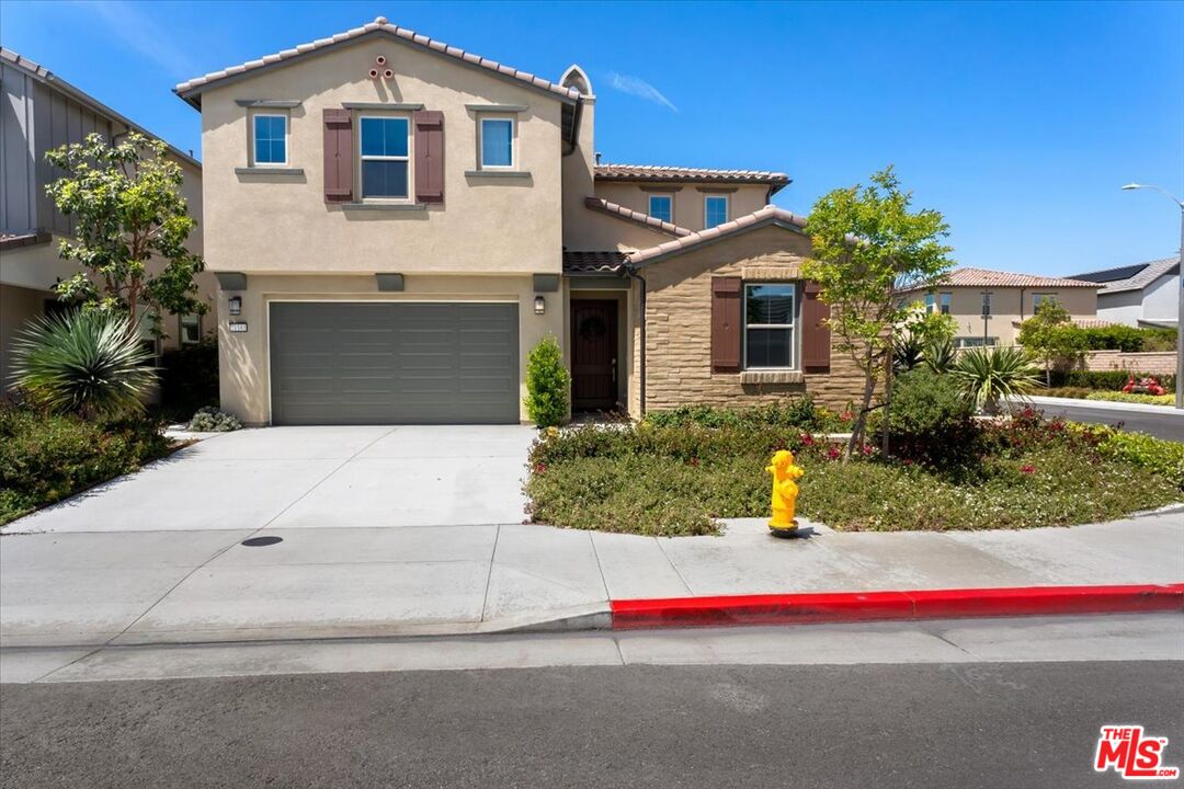 21181 Strathmoor Ln