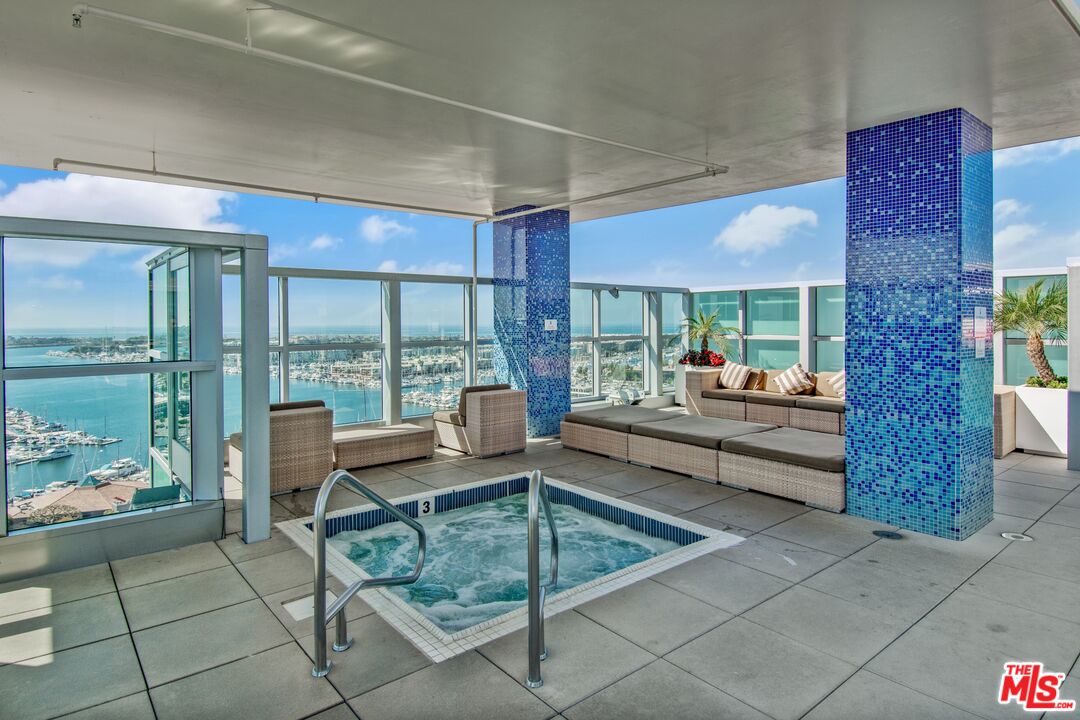 13700 Marina Pointe Dr Unit: 1401
