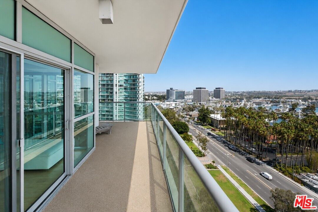 13700 Marina Pointe Dr Unit: 1401
