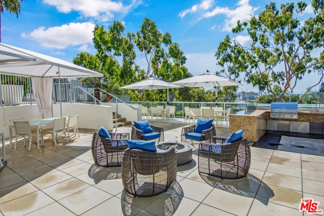 13700 Marina Pointe Dr Unit: 1401