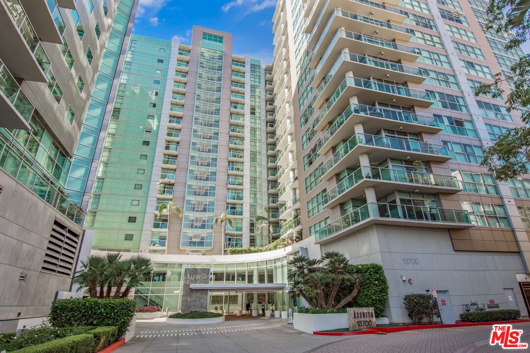 13700 Marina Pointe Dr Unit: 1401
