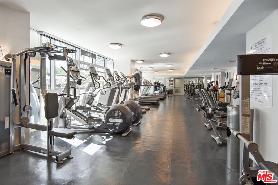 13700 Marina Pointe Dr Unit: 1401