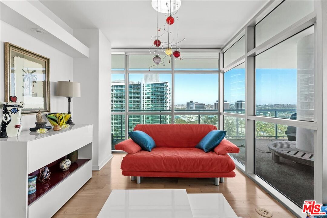 13700 Marina Pointe Dr Unit: 1401