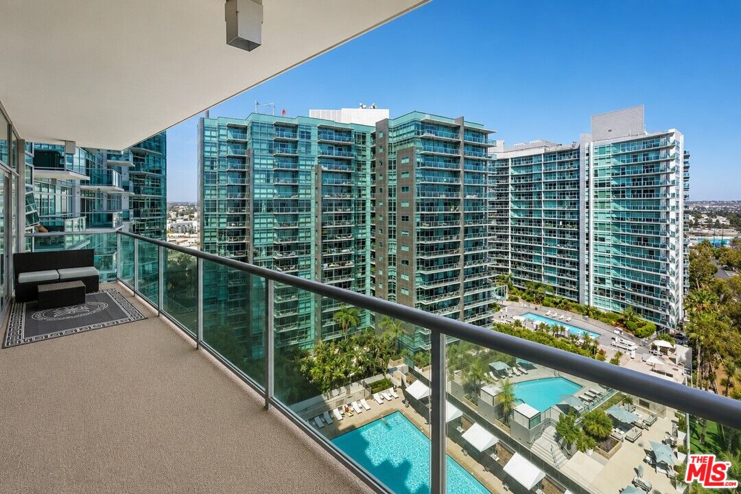 13700 Marina Pointe Dr Unit: 1401