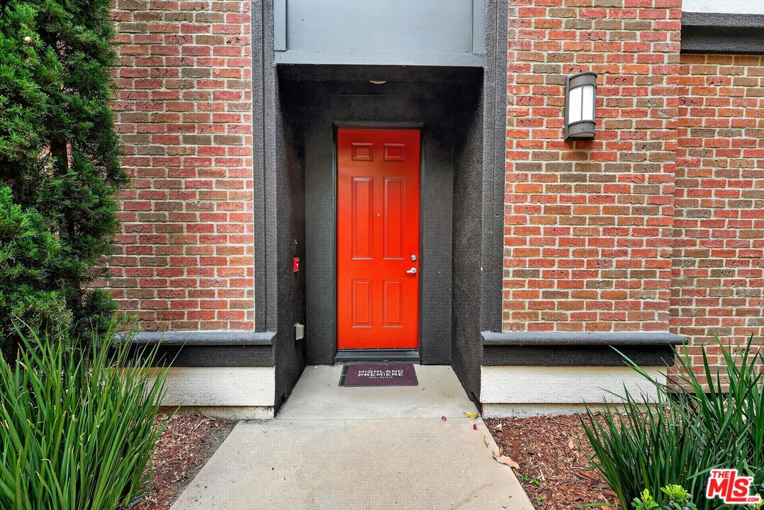 12883 Runway Rd Unit: 1