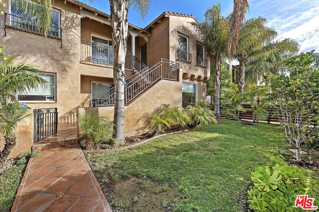 6113 Cashio St