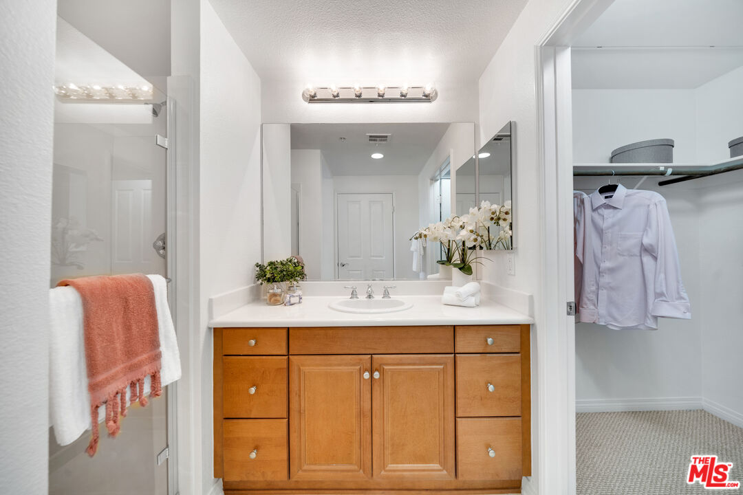 6020 Seabluff Dr Unit: 438