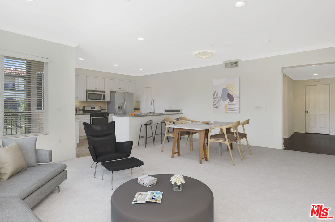 6020 Seabluff Dr Unit: 303