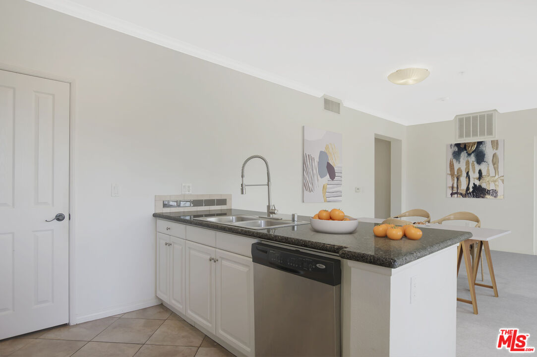 6020 Seabluff Dr Unit: 303