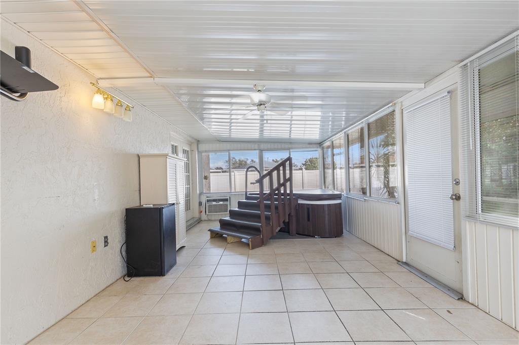 5252 MONTSERRAT DR