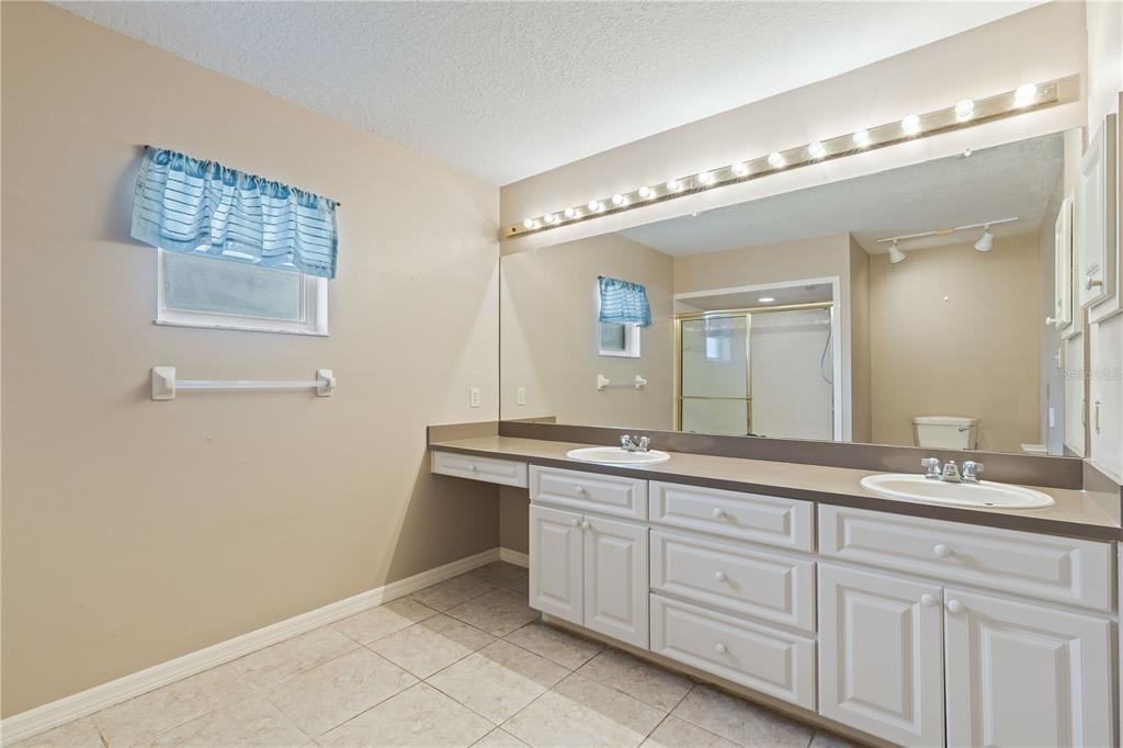 5252 MONTSERRAT DR