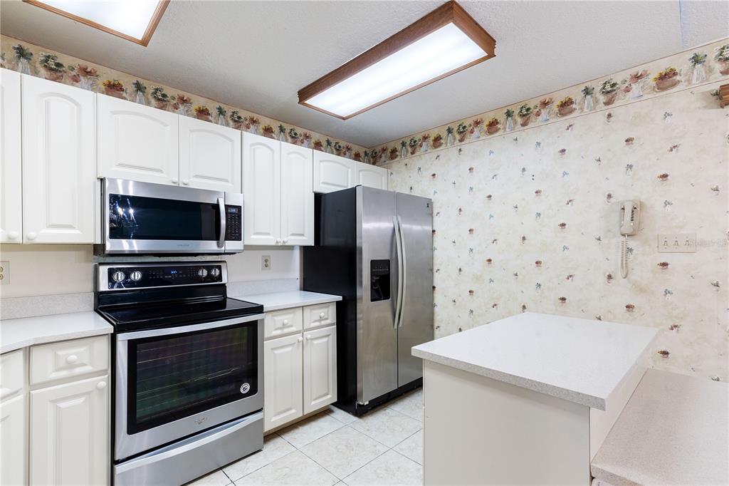 5252 MONTSERRAT DR