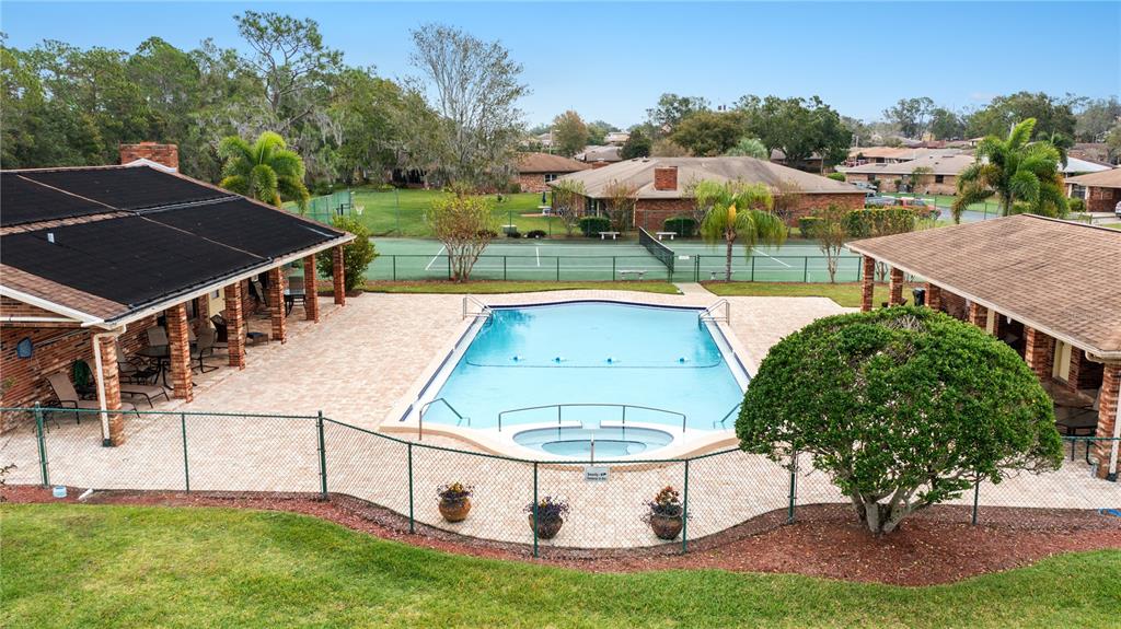 495 LAKE CAROLYN CIR