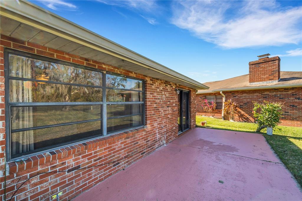 495 LAKE CAROLYN CIR