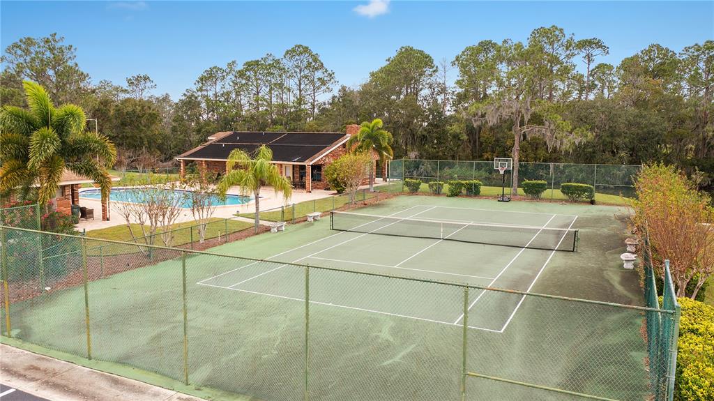 495 LAKE CAROLYN CIR