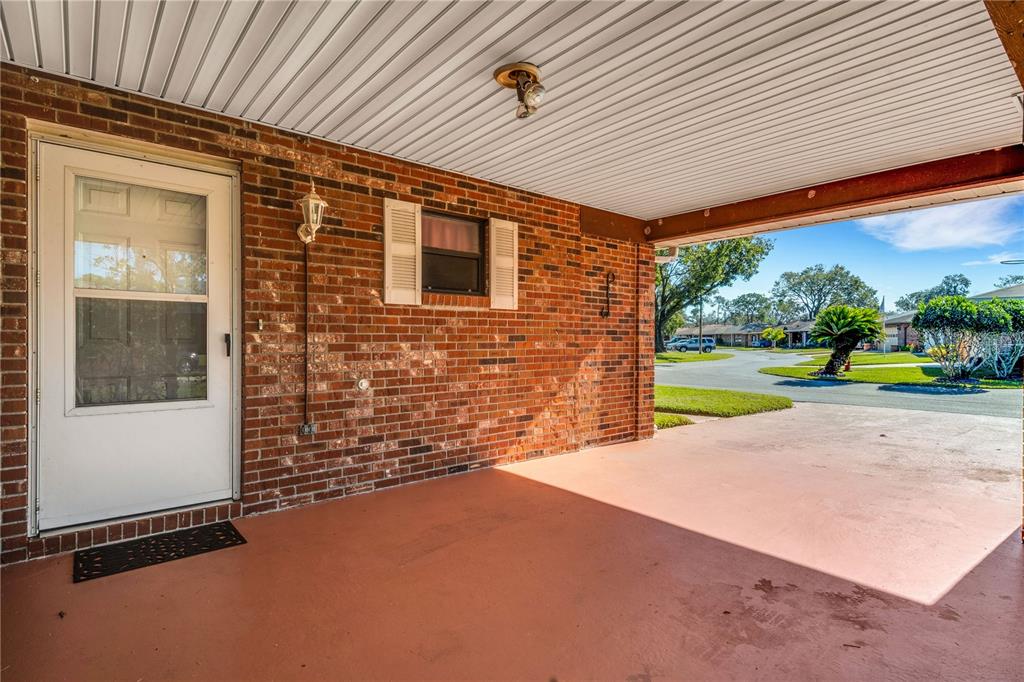 495 LAKE CAROLYN CIR