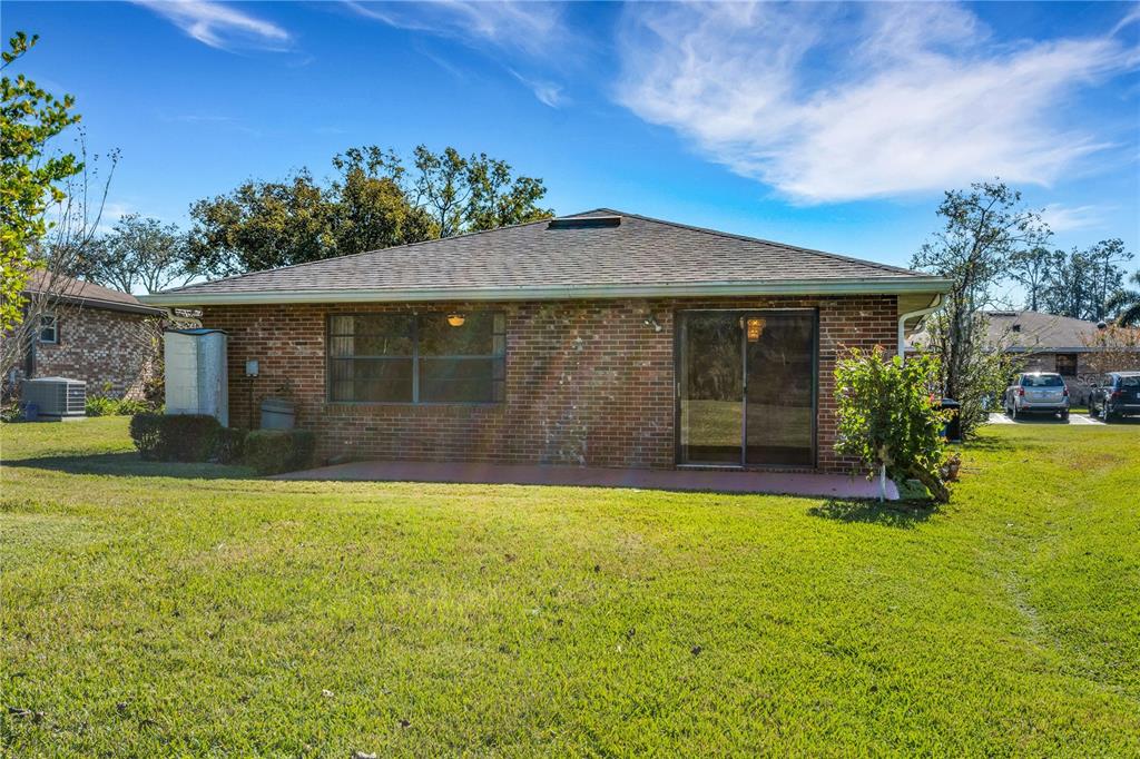 495 LAKE CAROLYN CIR