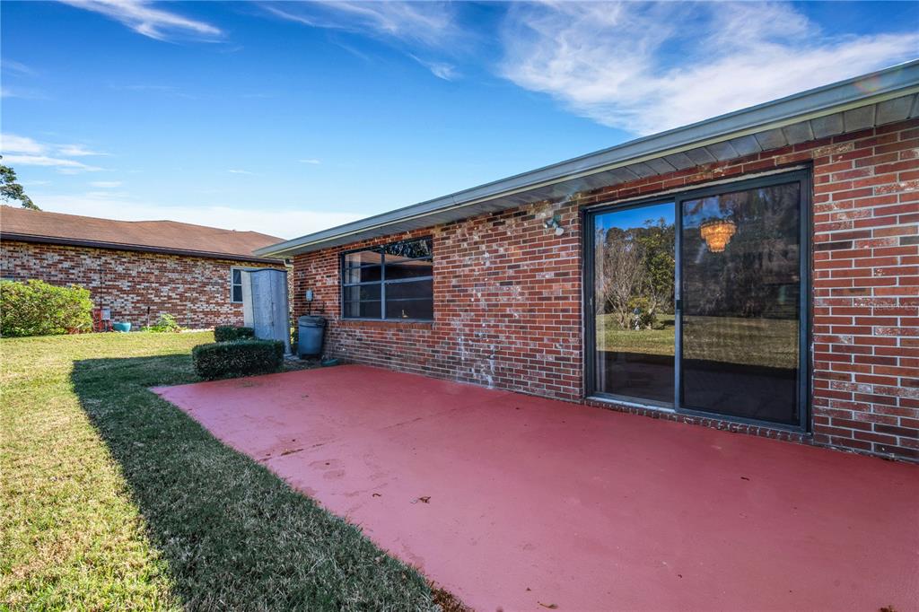 495 LAKE CAROLYN CIR