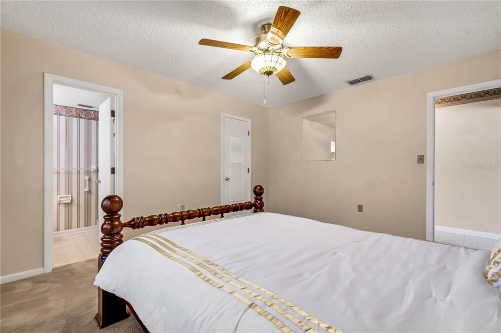 495 LAKE CAROLYN CIR