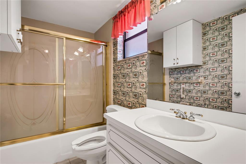 495 LAKE CAROLYN CIR