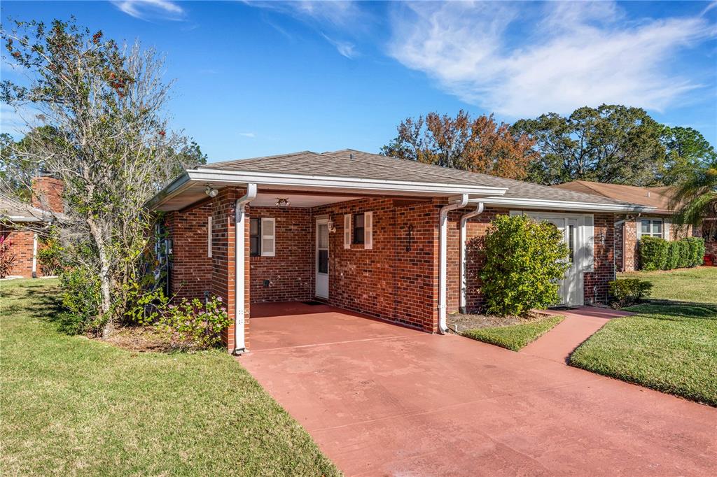 495 LAKE CAROLYN CIR