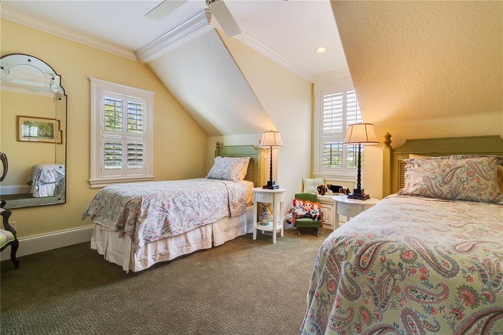 5119 IRON OAKS LN