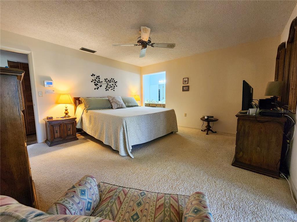 127 LAKE HOWARD DR SW