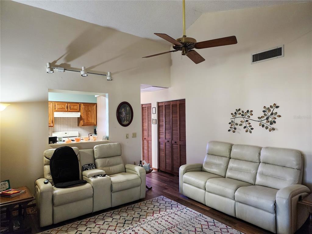 127 LAKE HOWARD DR SW