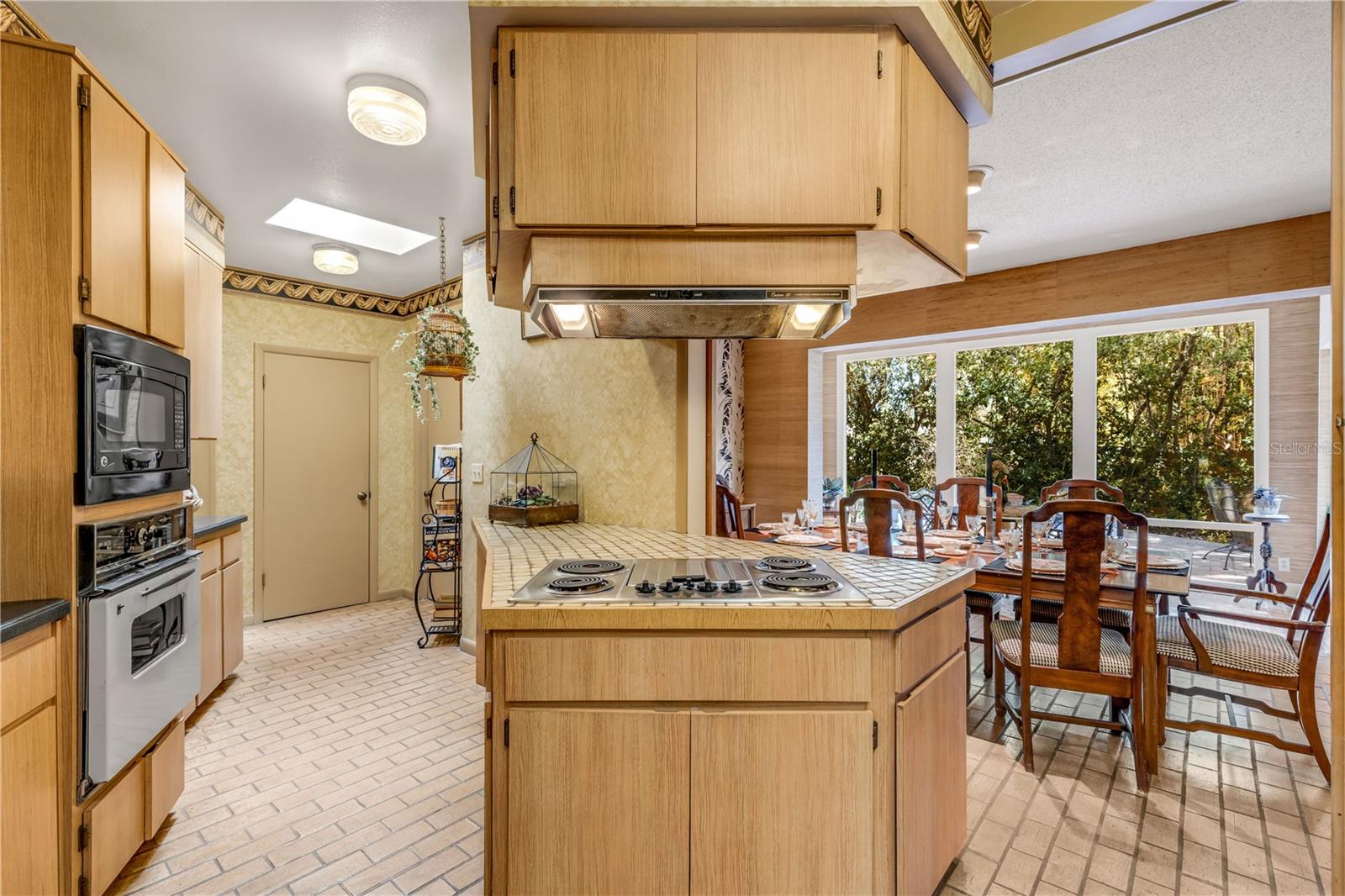 2314 WOODLEY AVE