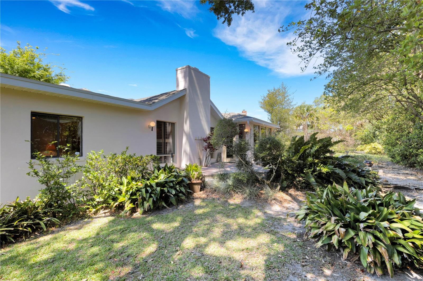2314 WOODLEY AVE