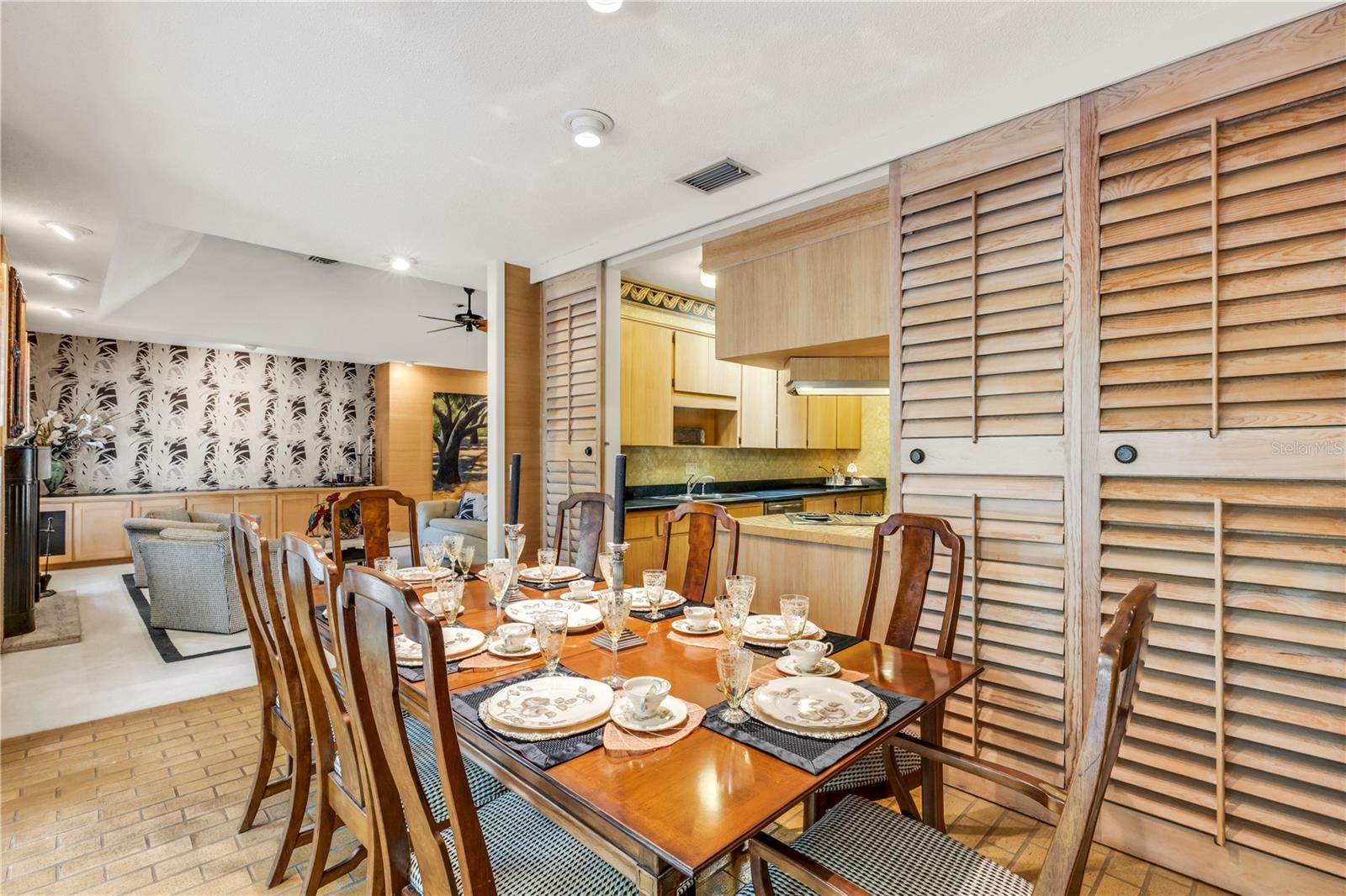 2314 WOODLEY AVE