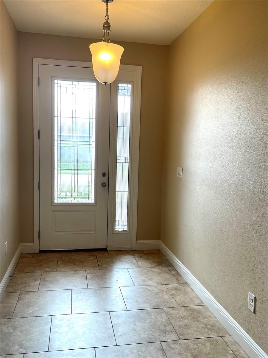2099 COUNTRY AIRE LOOP