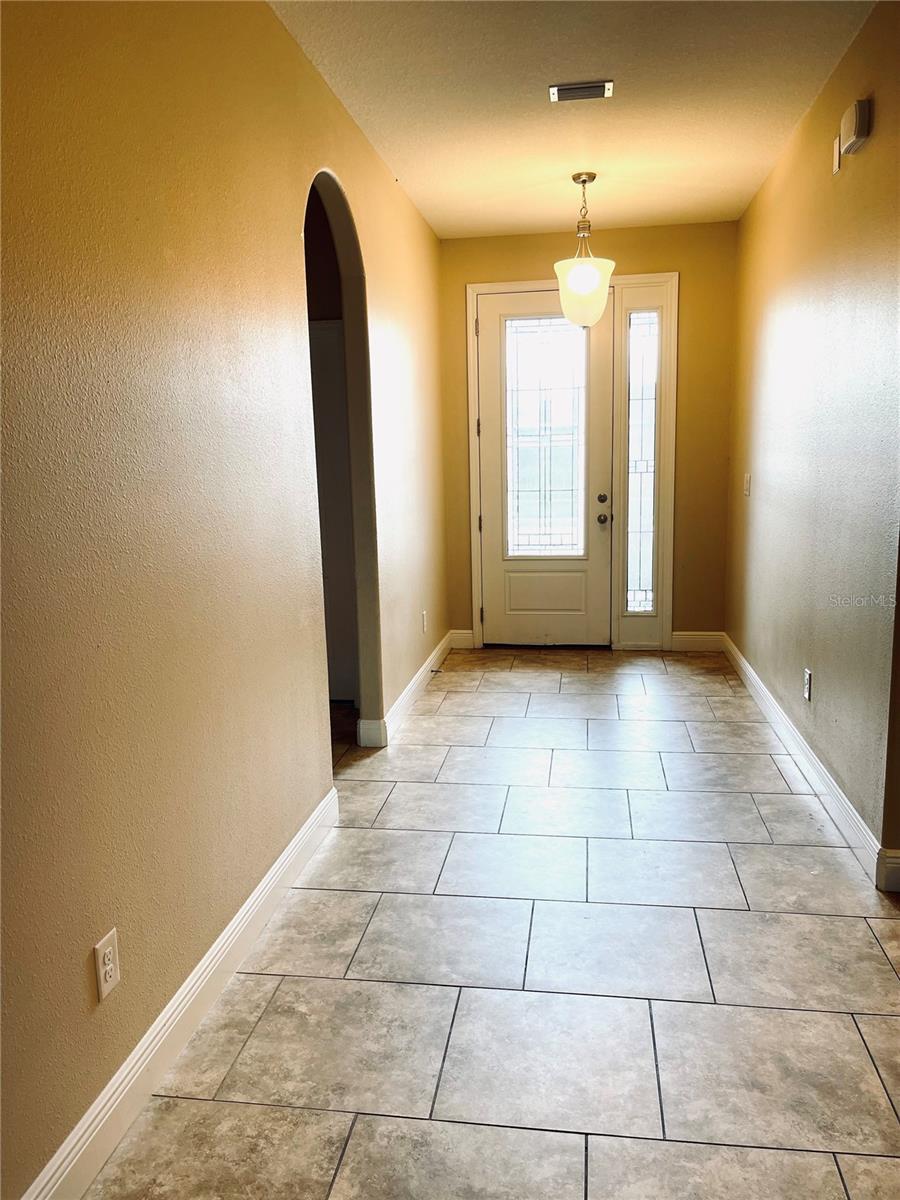 2099 COUNTRY AIRE LOOP
