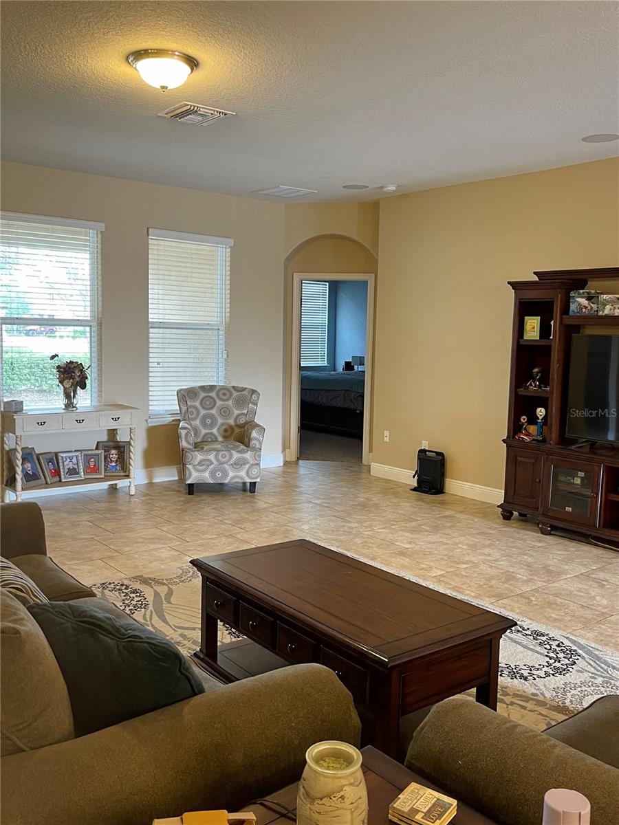 2099 COUNTRY AIRE LOOP