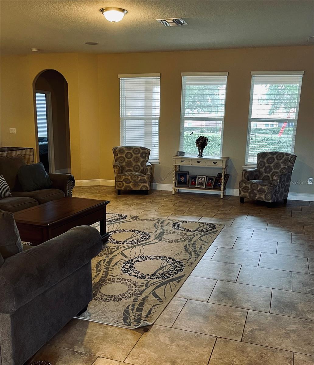 2099 COUNTRY AIRE LOOP