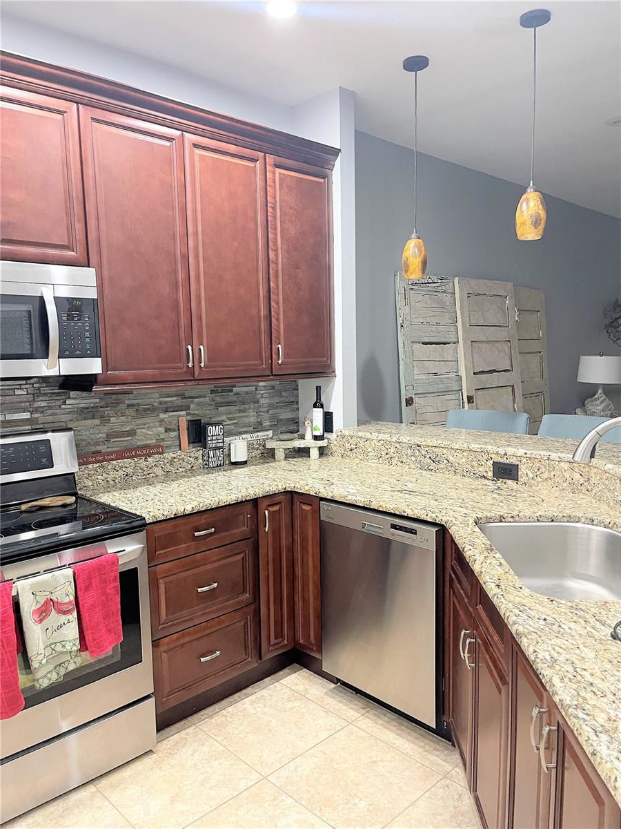 390 ENCLAVE DR