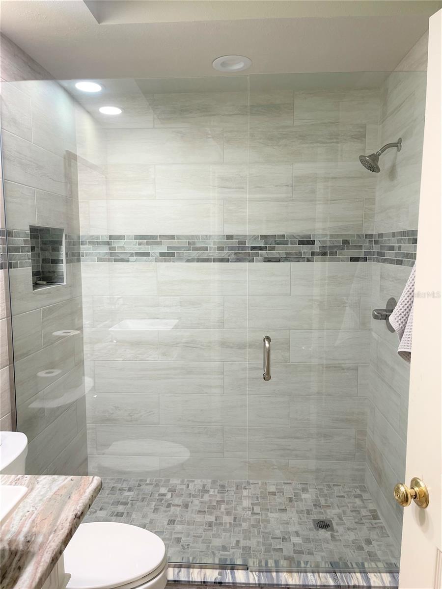 390 ENCLAVE DR