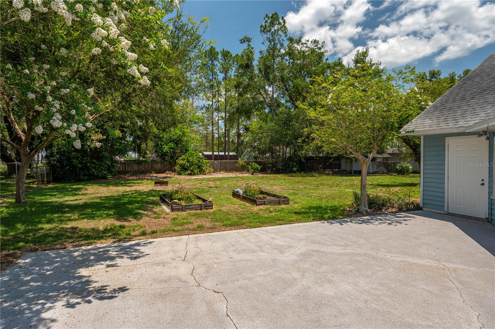 815 HILLSIDE CT N