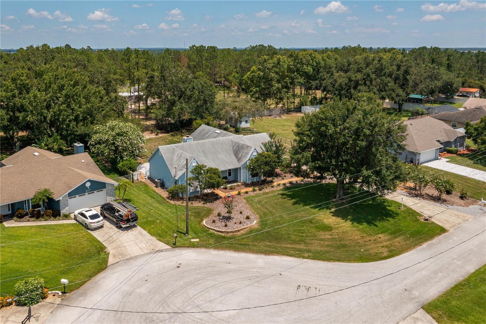 815 HILLSIDE CT N
