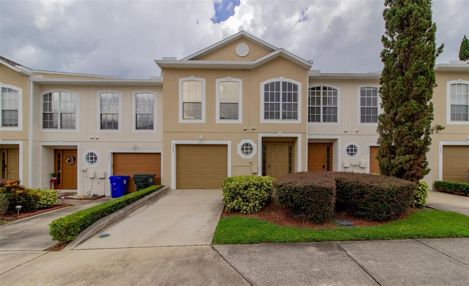 3807 HAMPSTEAD LN