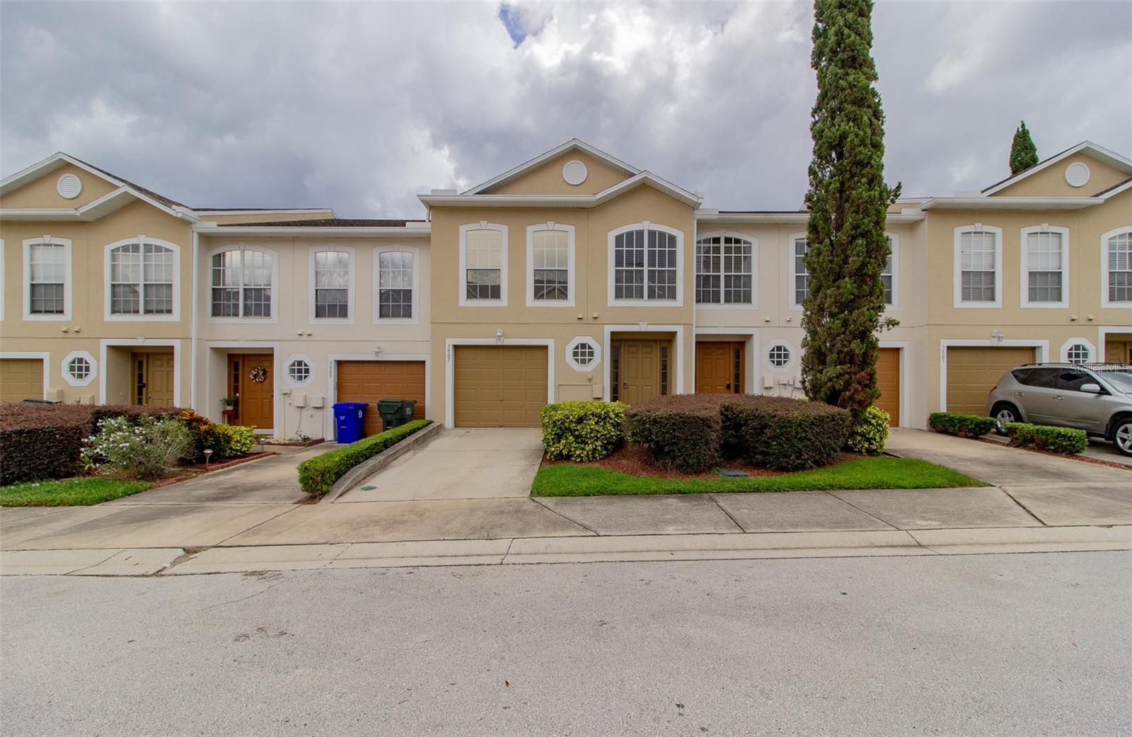 3807 HAMPSTEAD LN