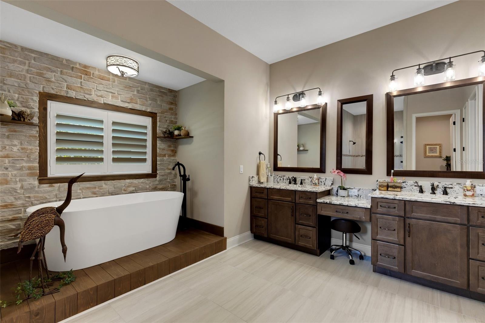 2528 DELPHI WOODS CIR