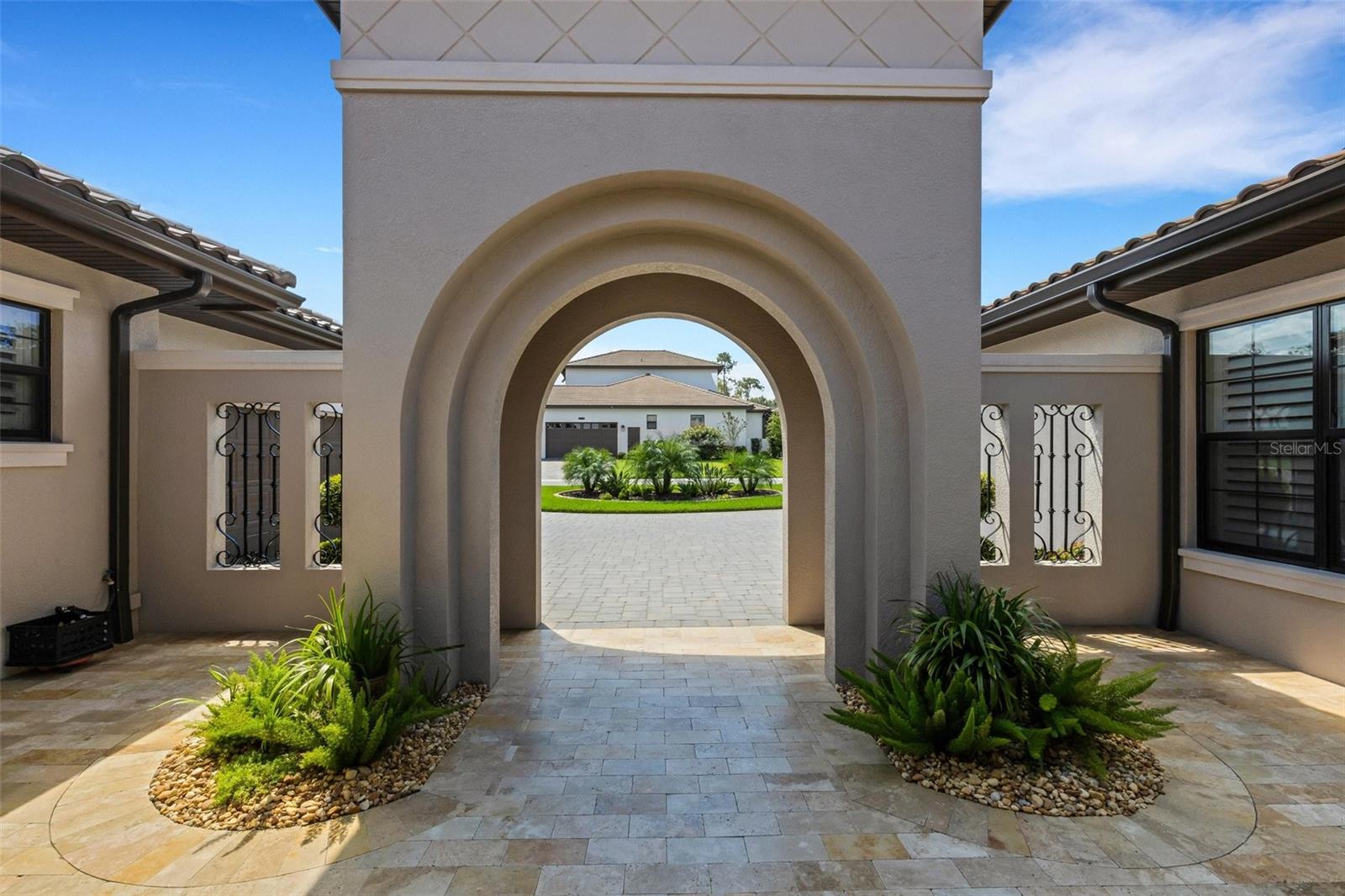 2528 DELPHI WOODS CIR