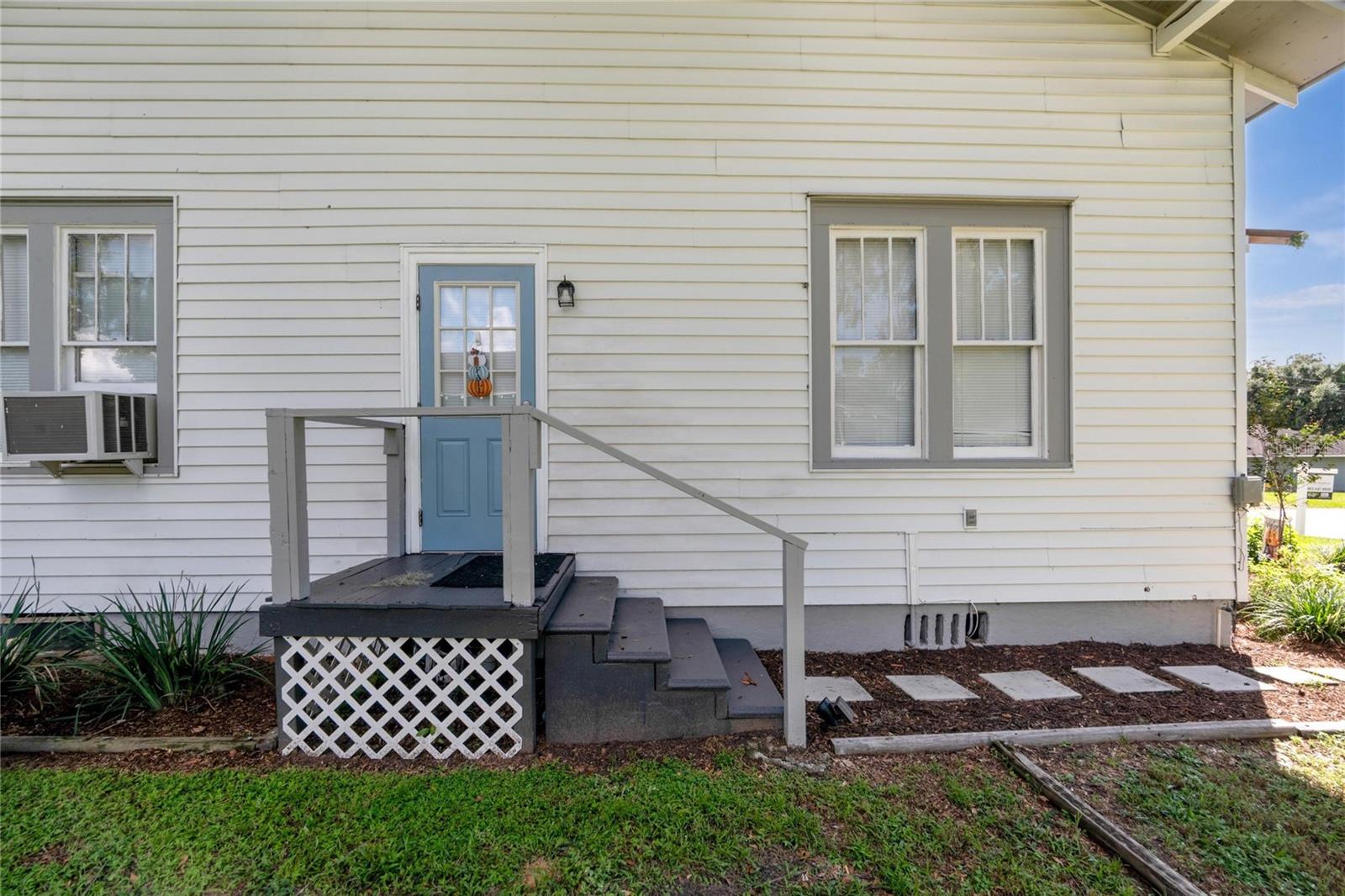 460 S FLORAL AVE