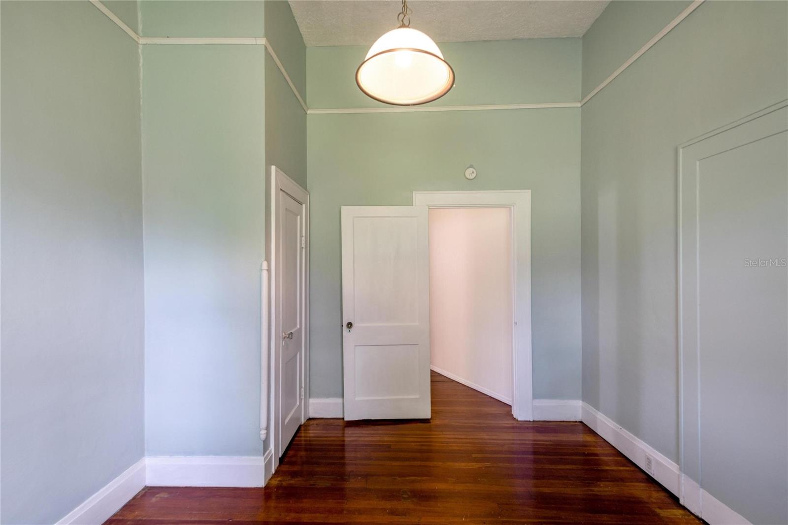 460 S FLORAL AVE